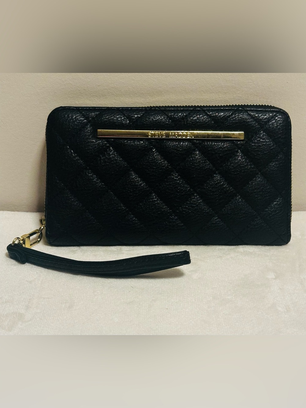Steve Madden Wristlet Wallet Black Quilted Large Btrell Gold Zipper Sleek City